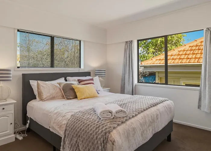 Retreat-spacious 4 Bedroom Ferienhaus Rotorua
