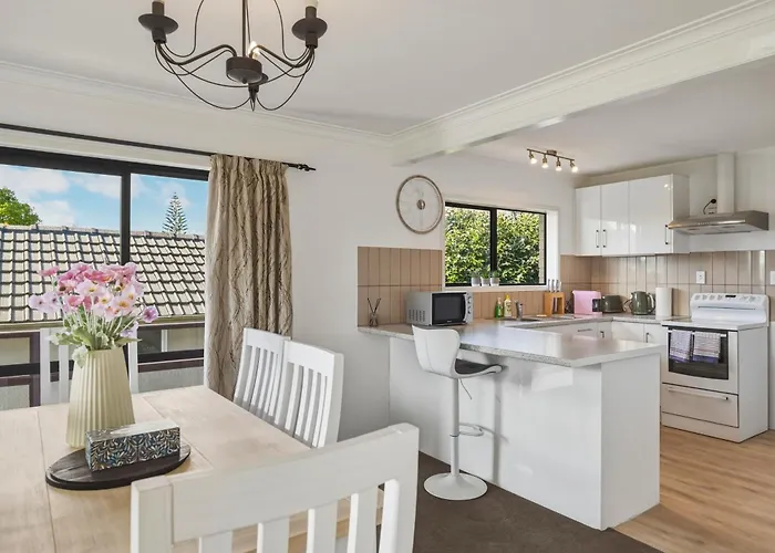 Retreat-spacious 4 Bedroom *