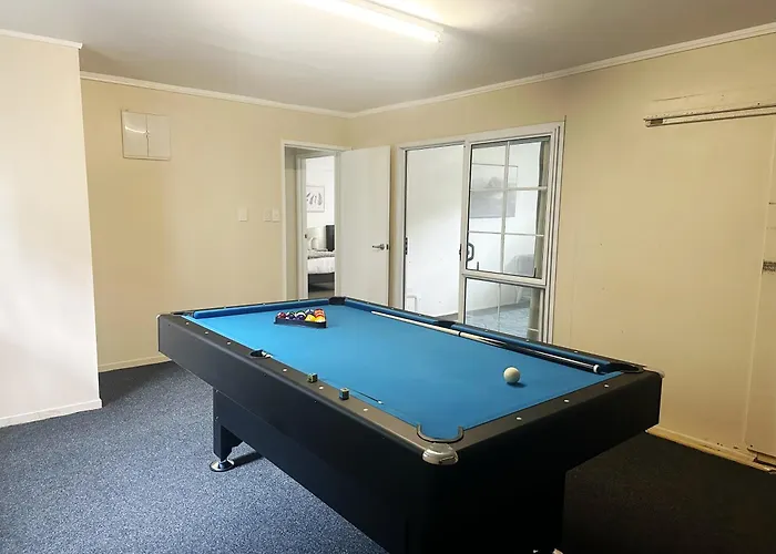 Retreat-spacious 4 Bedroom Vakantiehuis *