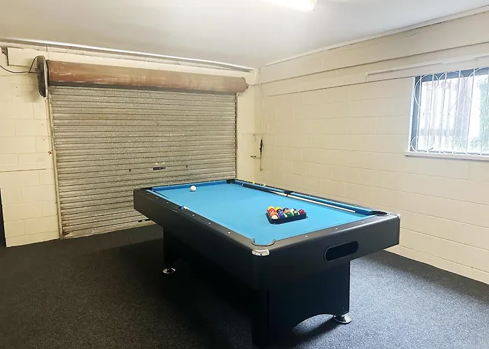 Vakantiehuis Retreat-spacious 4 Bedroom *